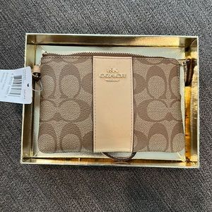 NWT and box Coach wristlet